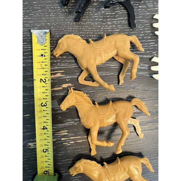 Plastic Western Cowboys Indians Horses And Fences, 100 Piece Lot Unbranded - Picture 9 of 16